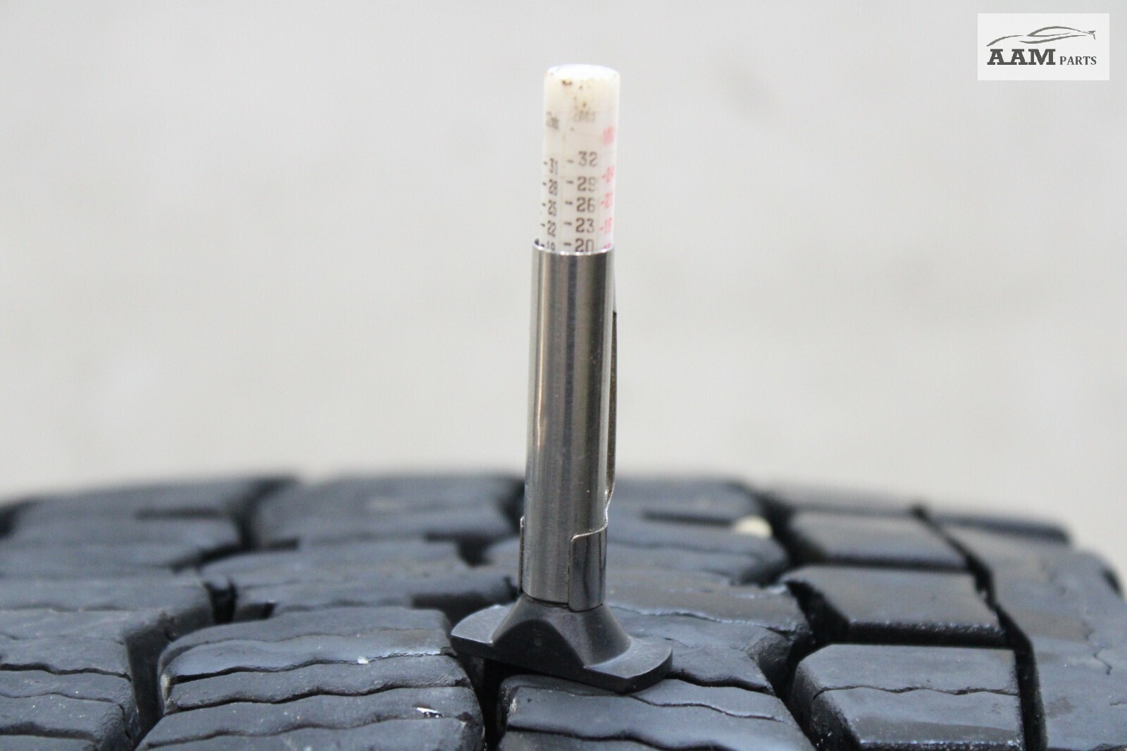 2018-2024 FREIGHTLINER CASCADIA WHEEL TIRE 295/75 R22.5 BRIDGESTONE OEM