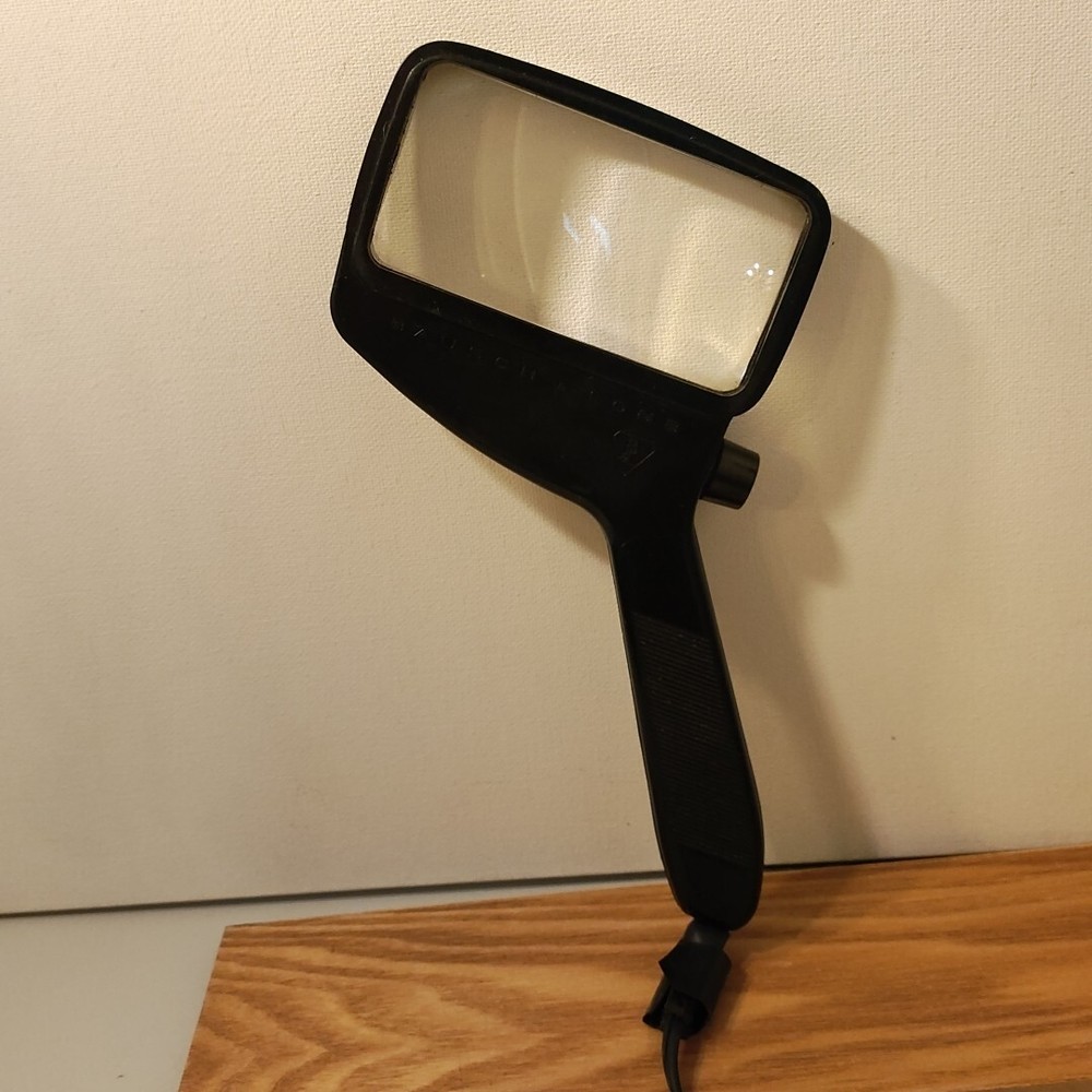 BAUSCH & LOMB Optical Lighted Magnifier Glass Rectangular Reader Hand Held