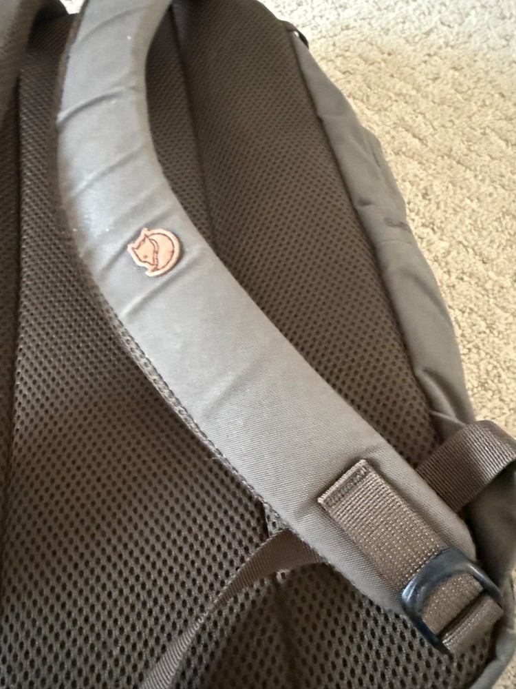 Fjallraven Raven 20L Backpack Övik Olive Green Bin 26