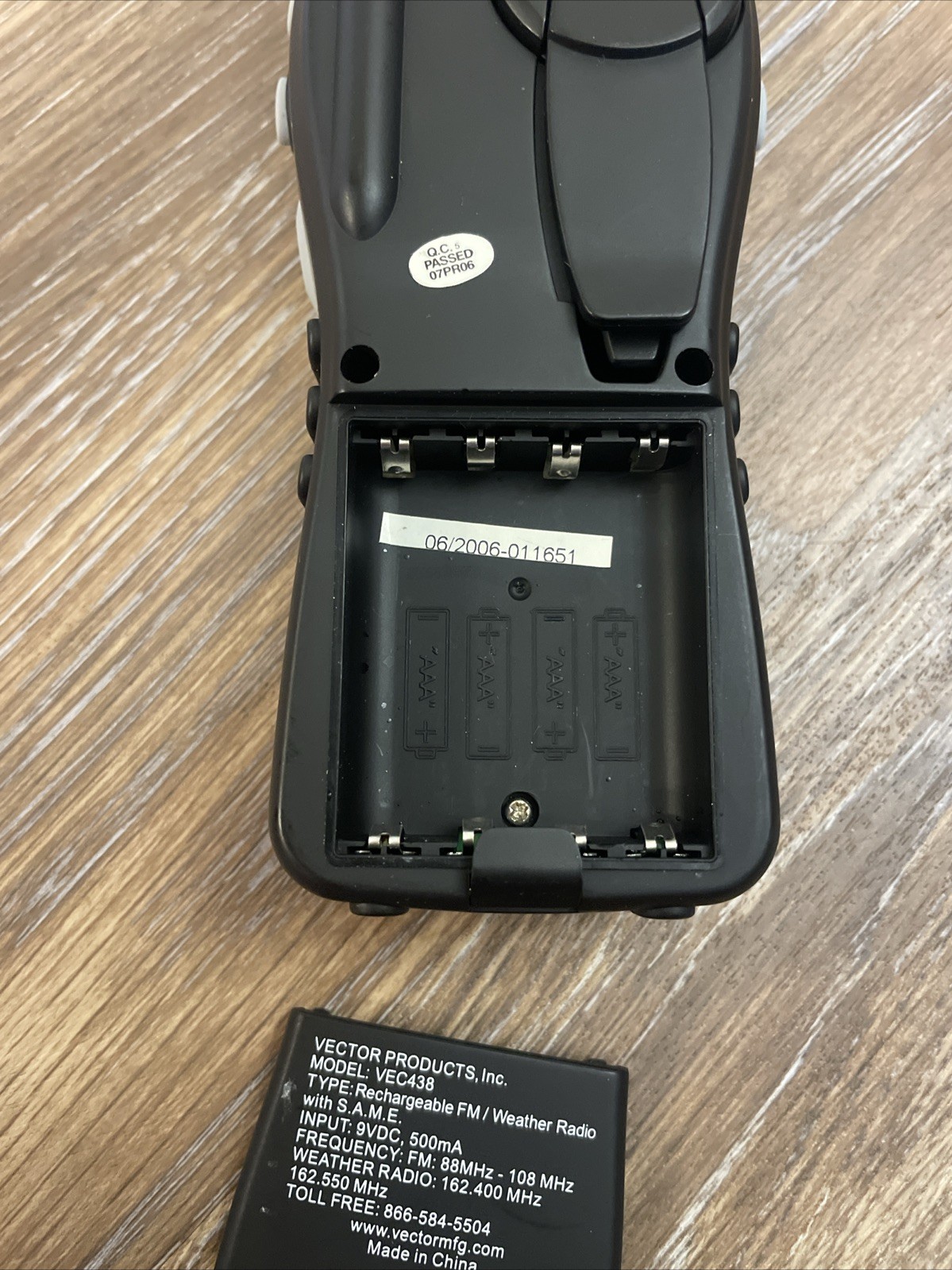 Weather Channel FM Alert Radio/Flashlight Hand Crank Rechargeable VEC438 TESTED