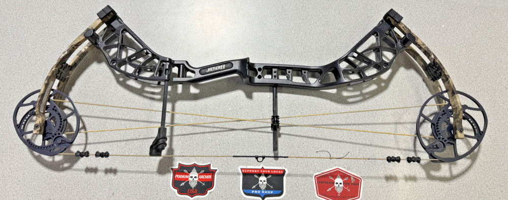 BEAR WHITETAIL MAXX...RH...BLACK RISER/CAMO LIMB