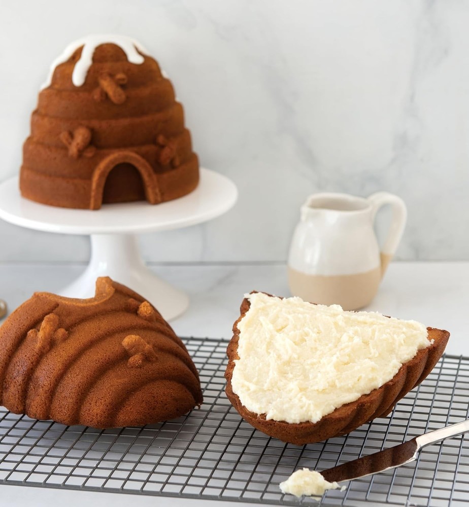 10-Cup Toffee Beehive Cake Pan - Oven Safe, Includes Nonstick Features