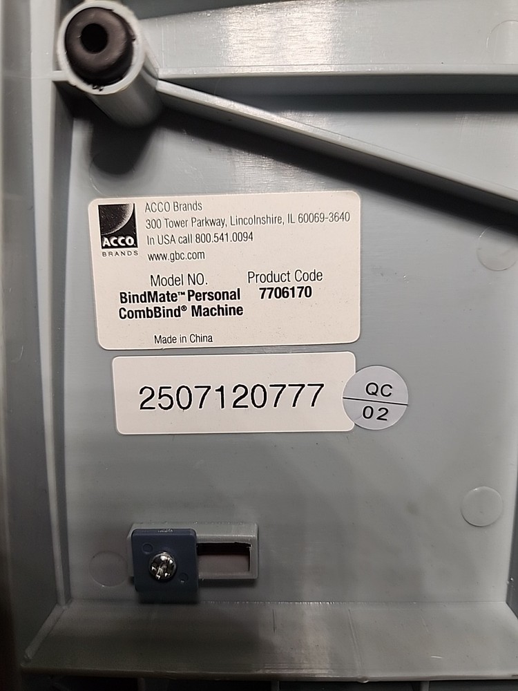 GBC Bindmate Binding Machine With Plastic Combs.
