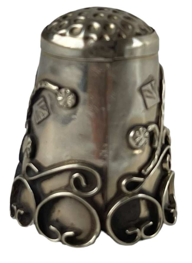 Thimble - Vintage Unmarked Sterling Silver Ornate Leaf & Scroll Design Mexico