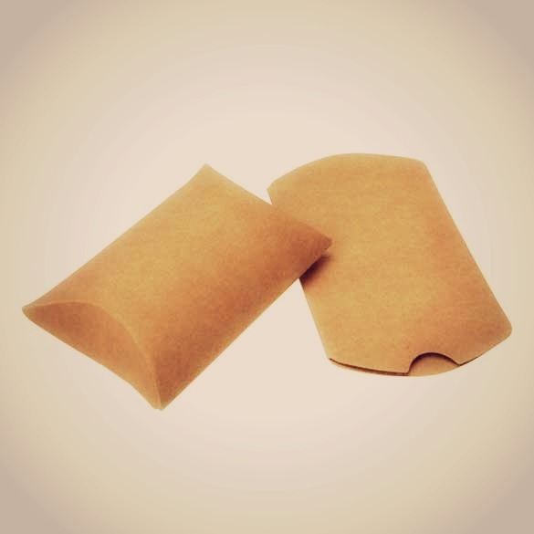 25 Qty Kraft Paper Pillow favor Box Wedding Party Favour Gift Candy Small Boxes