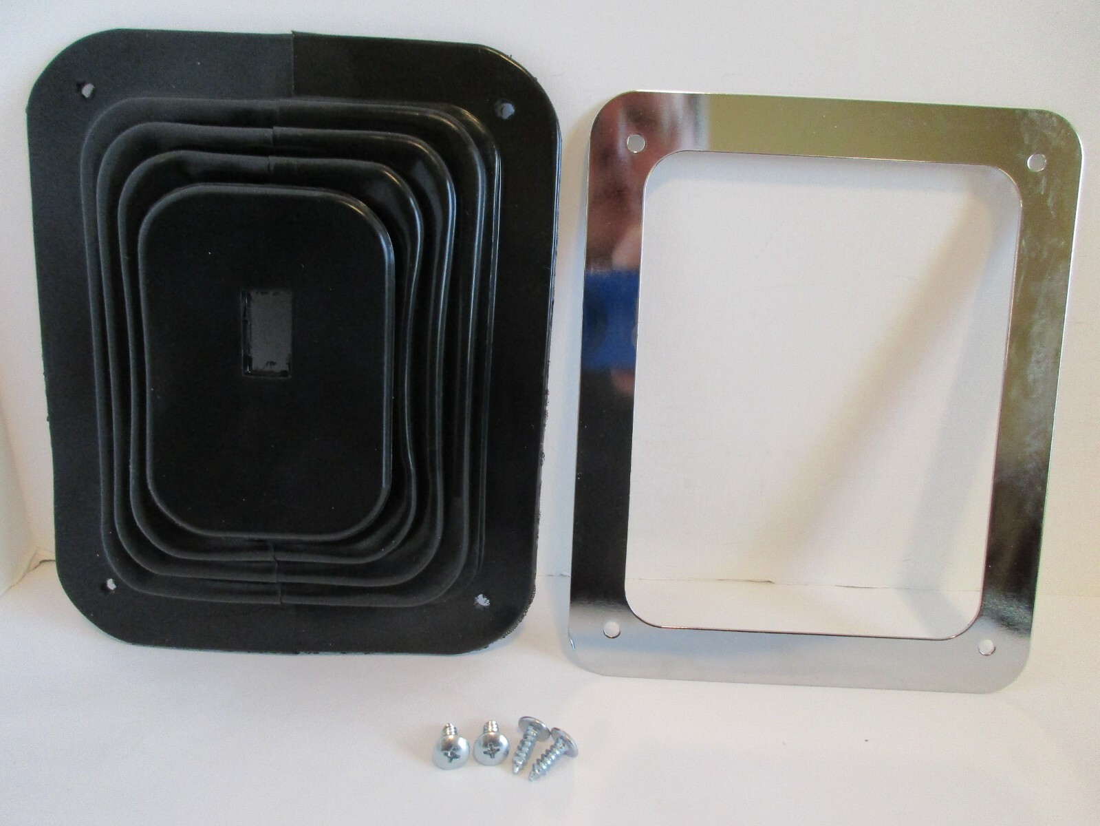 HURST B&M STYLE RUBBER SHIFTER BOOT W/CHROME PLATE 5 1/4"X6 3/8" UNIVERSAL #9630