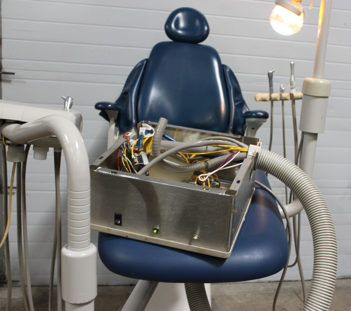 Adec Dental Patient Proma Exam Procedure Chair Unit & Light. Pls see the picture