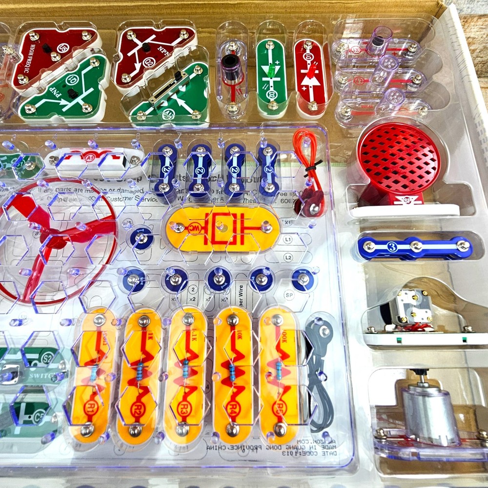 Snap Circuits SC-300 Electronics Exploration Kit 300 Projects Home Schooling Ed