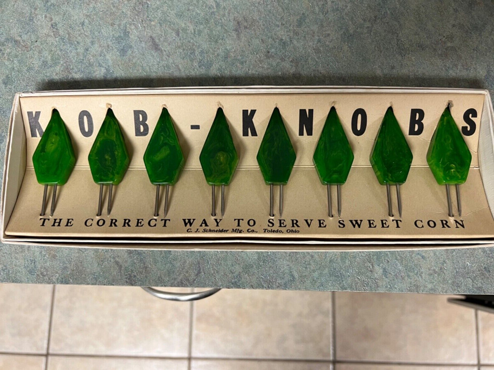 Wonderful vintage Green catalin or bakelite Kob Knobs set in original box