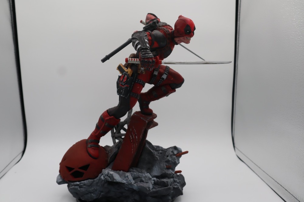 3D printed - resin - Deadpool Statue 1/6th scale