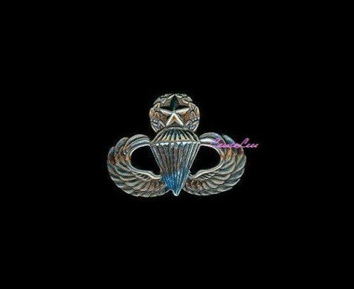 Army Master Paratrooper + a custom promo pin