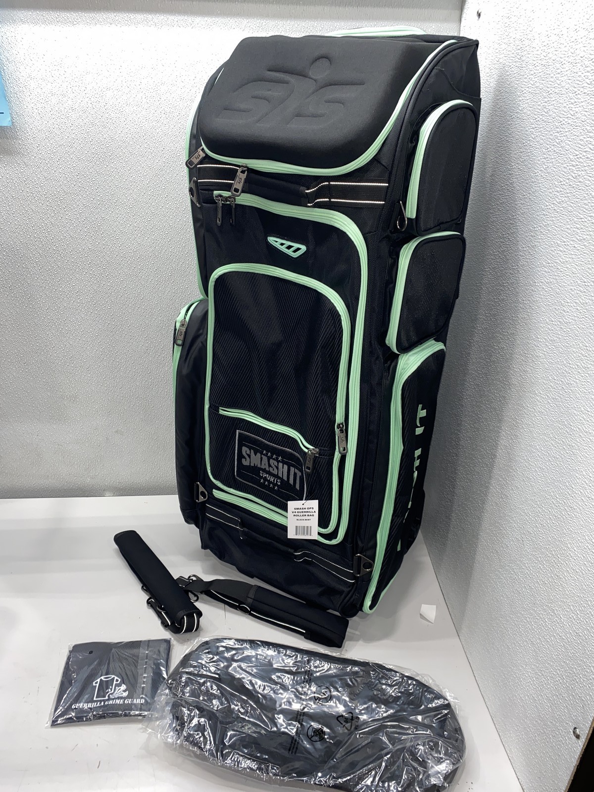Smash It 2025 Smash Ops Guerrilla V4 Roller Bag - Black/Mint