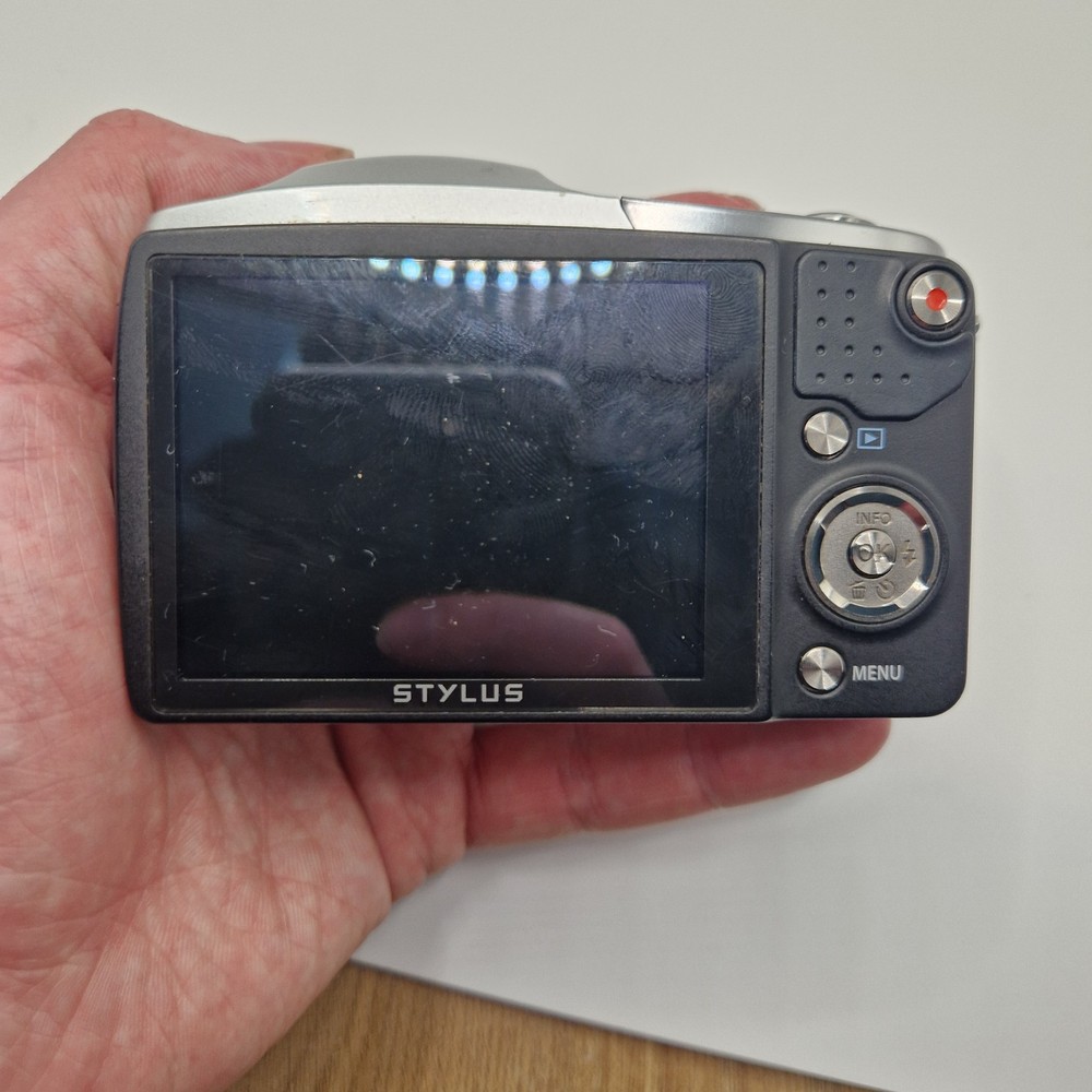 Olympus Stylus SZ-16 Digital Camera 16.0MP Silver Tested Working