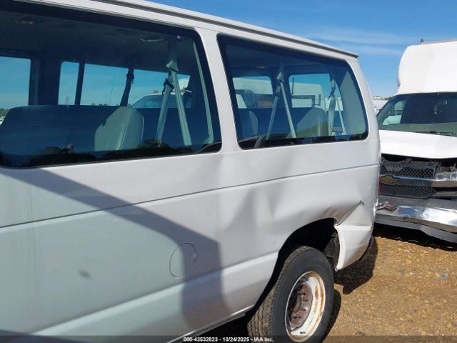 E350 2005 Glove Box 4908582