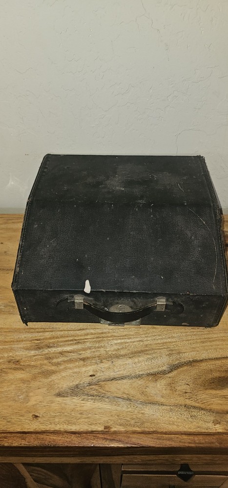 UNDERWOOD Portable Typewriter w/Case