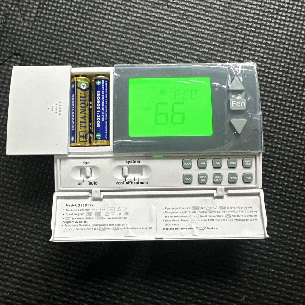 Programmable Digital Thermostat Heat/ Cool 24 Battery Backup Backlight NIB
