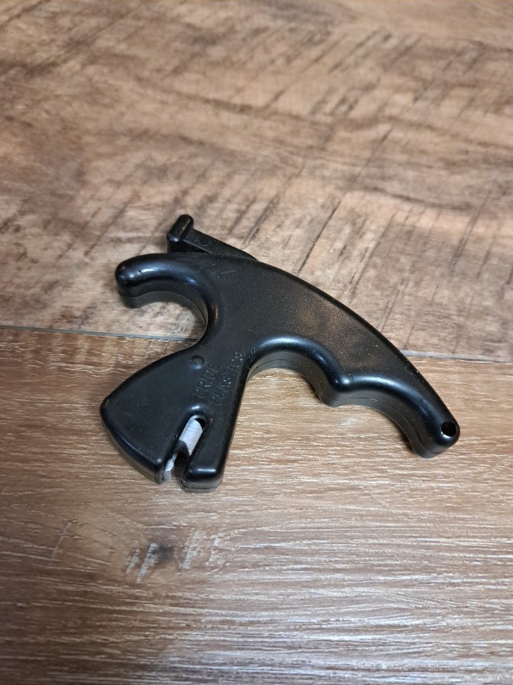 Pride Plastics Vtg. Archery Thumb Release