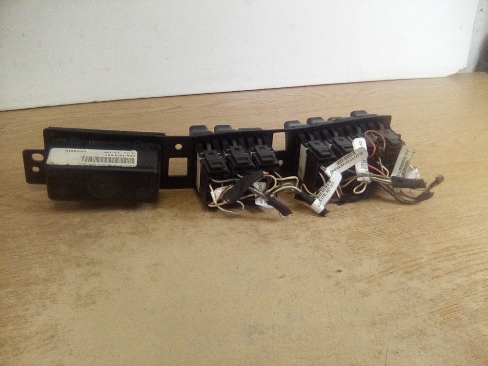 Kenworth T680 Switch Dash Panel S06-1074-601