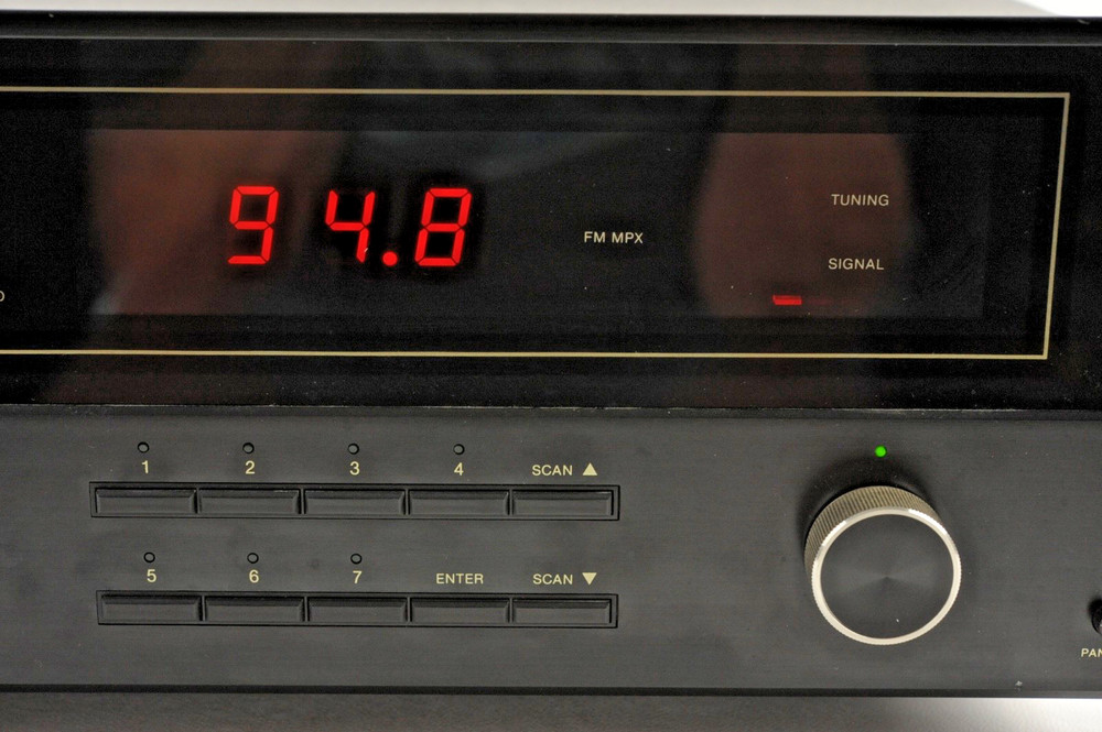 McIntosh MR7082 AM / FM Tuner