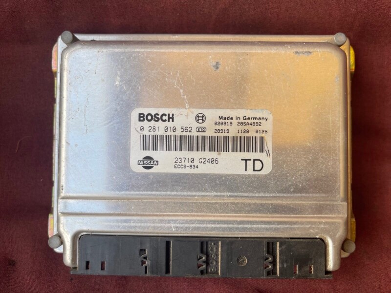 Nissan Cabstar Engine control unit BOSCHE ECCS - 834 0281010562