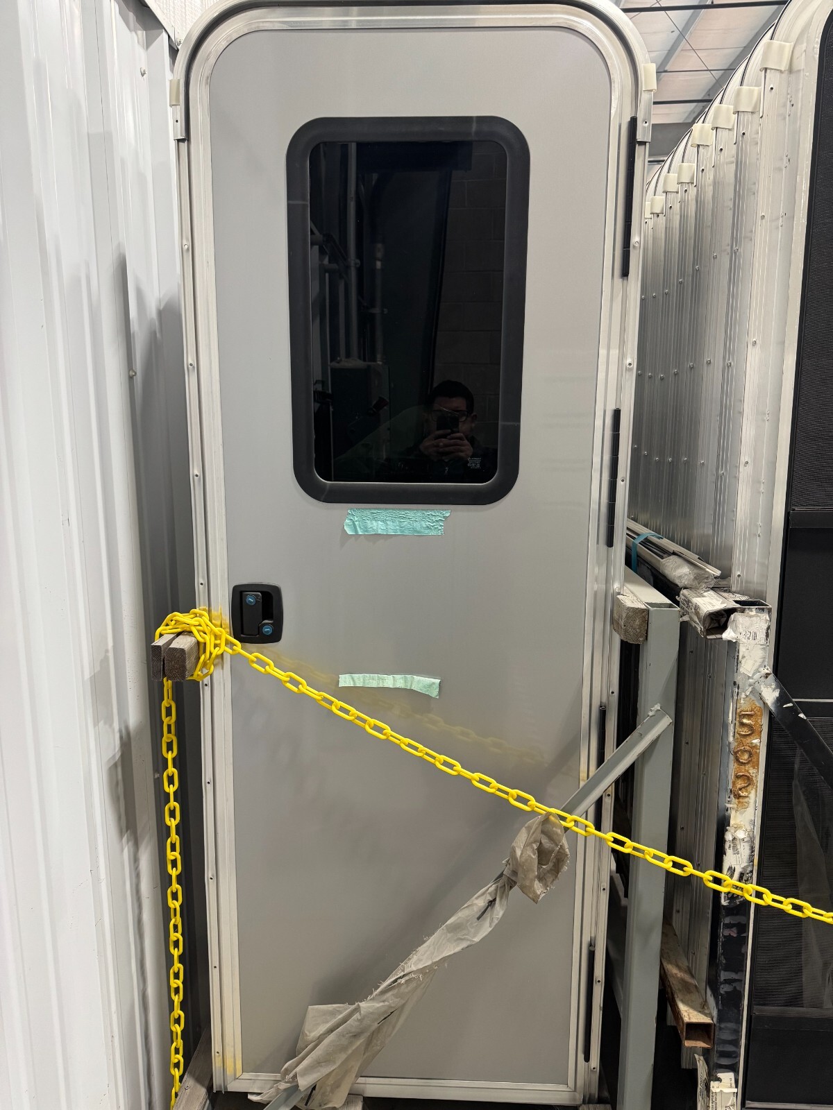 NEW Lippert 950 Series Radius-Corner RV Trailer ENTRY DOOR SCREEN/LATCH 28" x 78