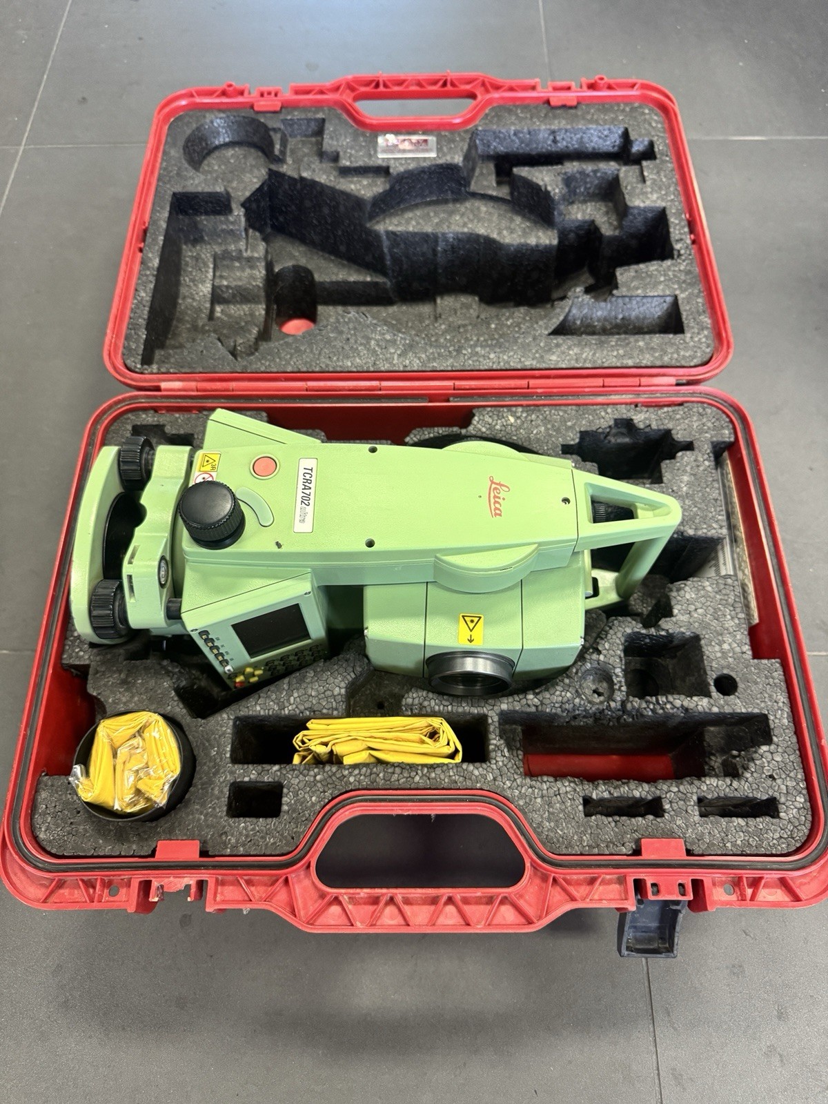 Leica TCRA702 ULTRA 2" R300 Reflectorless Motorized Auto Target Total Station