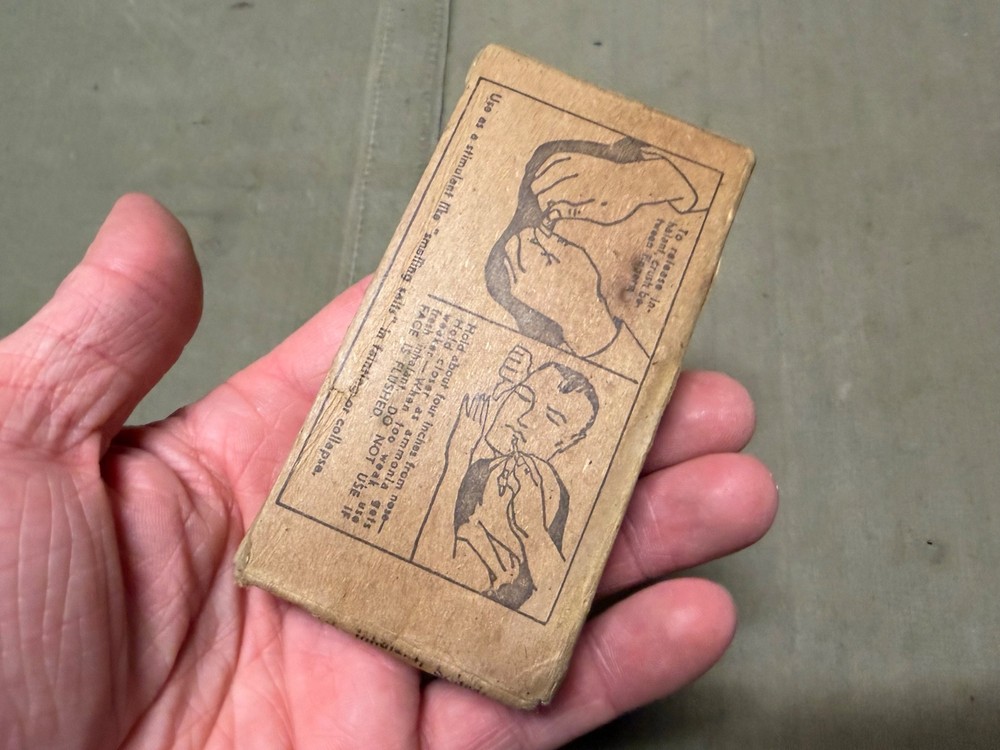 ORIGINAL WWII US ARMY MEDIC MEDICAL AMMONIA INHALANTS SOLUTION