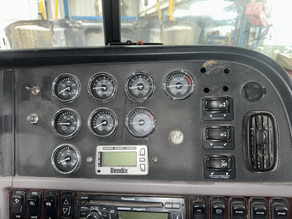 2006-2015 Peterbilt 386 GAUGE AND SWITCH Dash Panel - Used