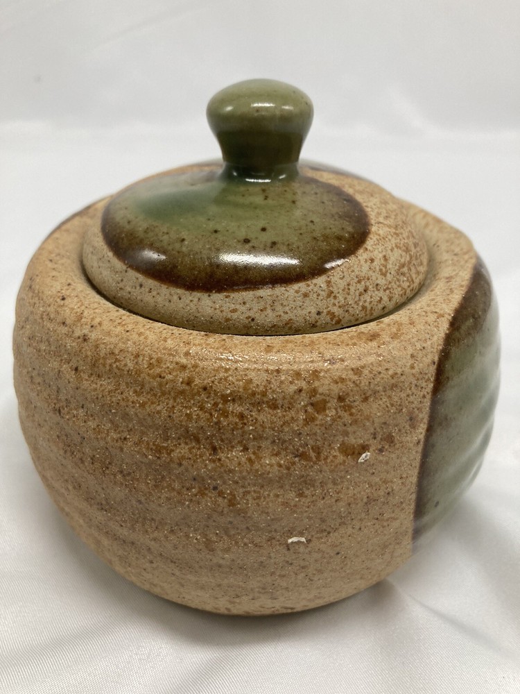 Small Apple pottery dish with lid