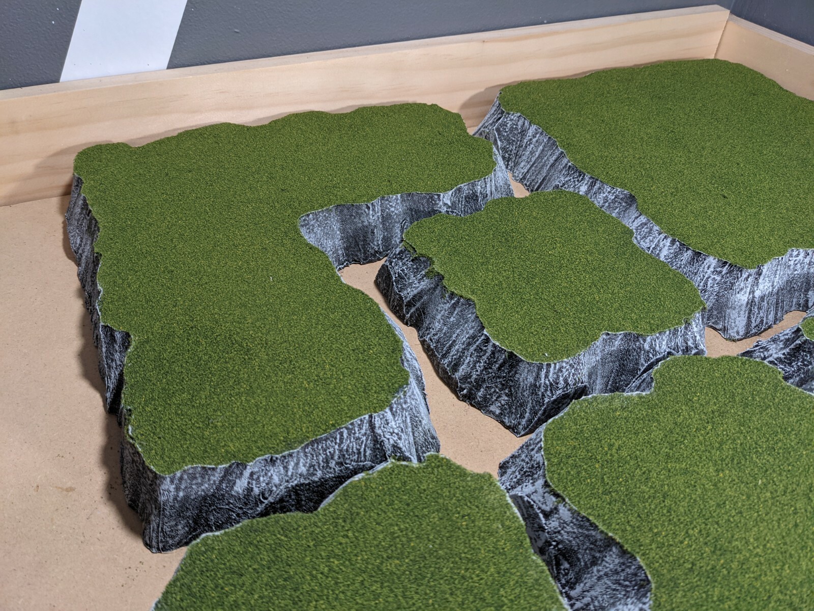 Wargaming Terrain Large Platform Hills Box Set, Grass Finish