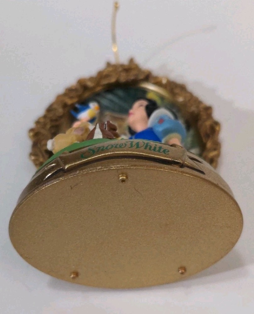 Hallmark Keepsake - Disney's Snow White - The Enchanted Memoriee Collection 1998
