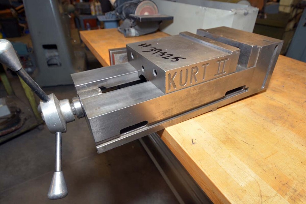 Kurt Vise Model PT800A includes 14" extended jaws ( Inv 39325)