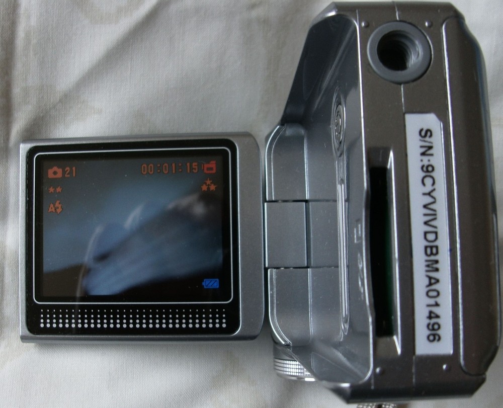 Vivitar DVR 550 5.2 Megapixels Digital Video Camera