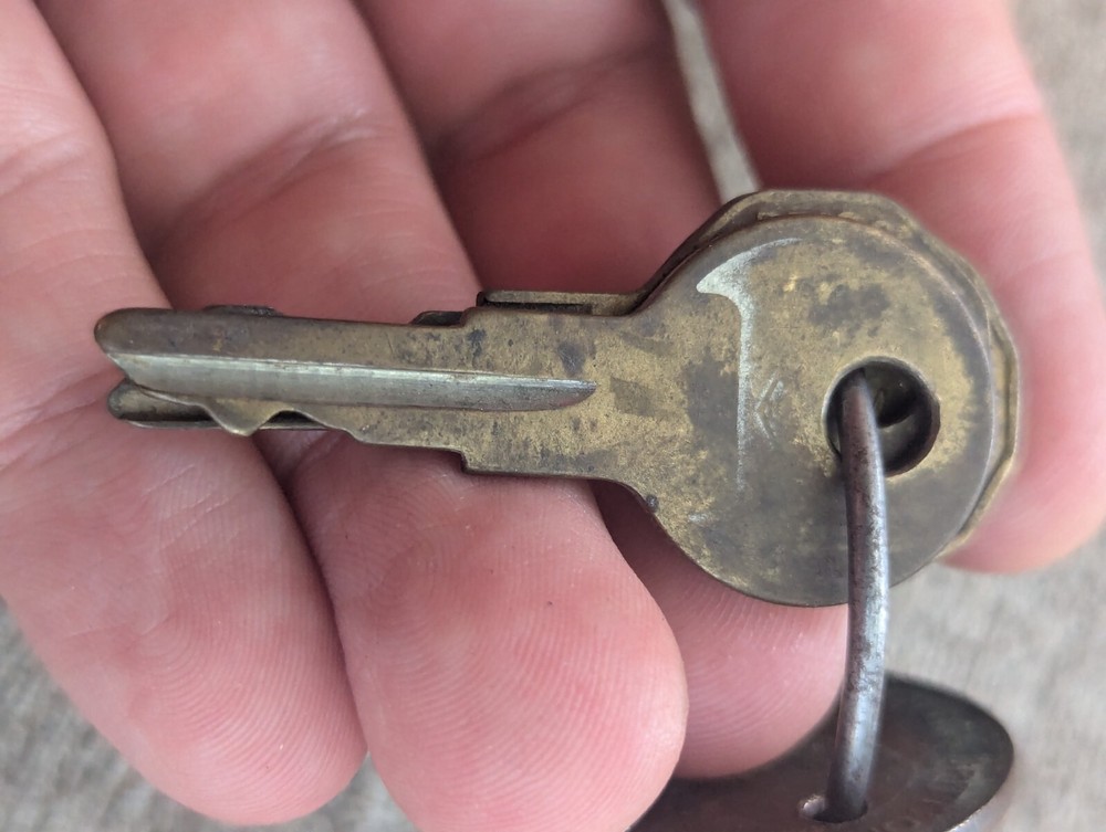 WW2 United States Army Trunk Keys W British Coins C9