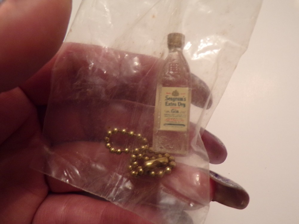 Vintage Seagrams Extra Dry Gin Key Chain