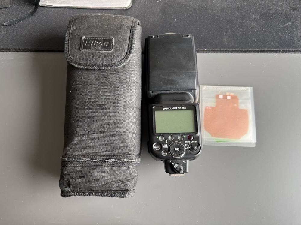 Nikon Speedlight SB-900 Flash With Case Tested