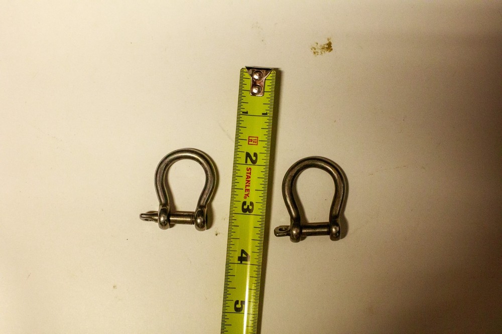 5 assorted Stainless Shackles