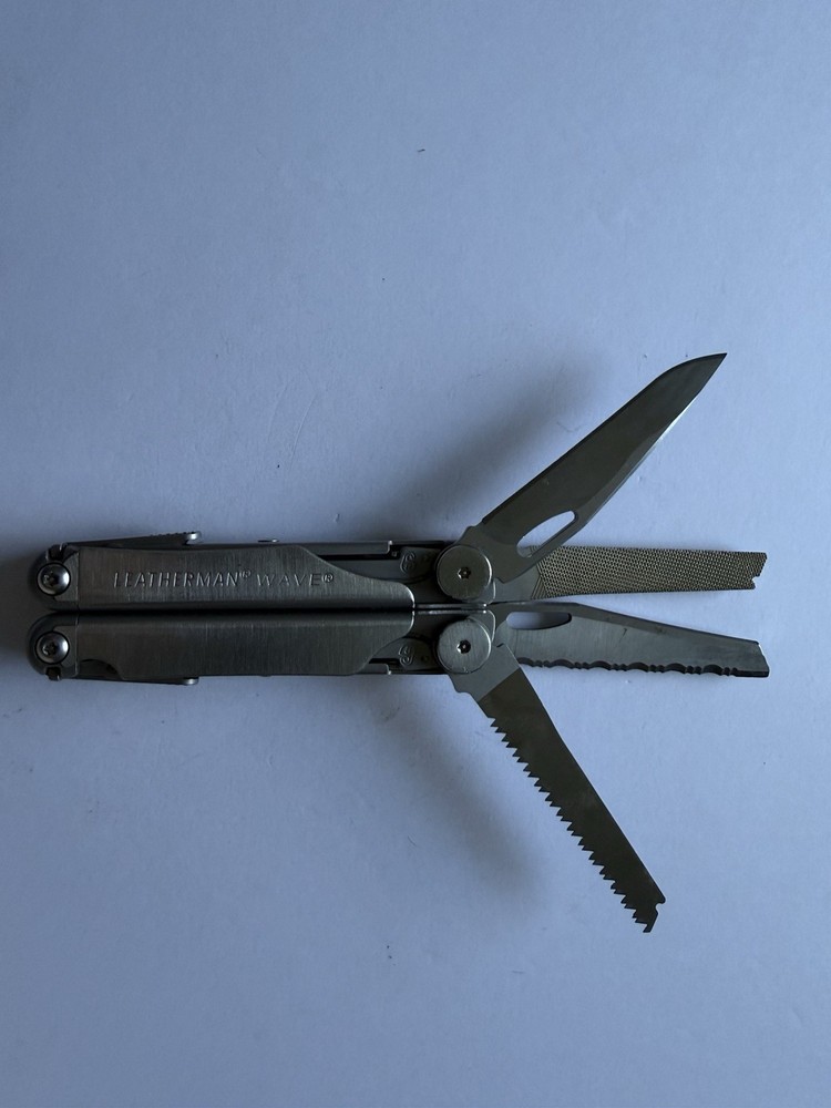 Leatherman Wave Multi-Tool 17 Tools Pocket Knife Pliers