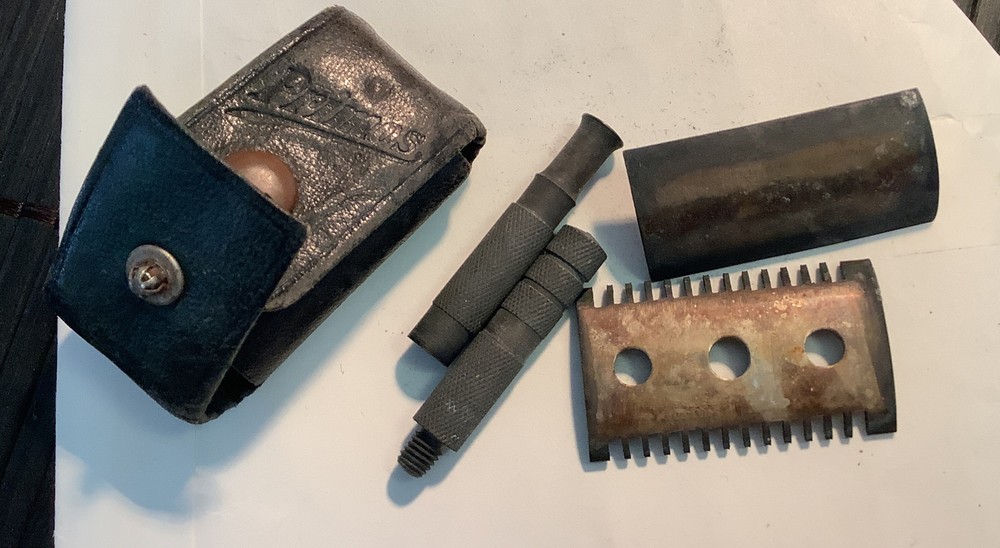 Travel Vtg WWII RAZOR Era Leather Case W/Snap Primos Take-a-part To Go