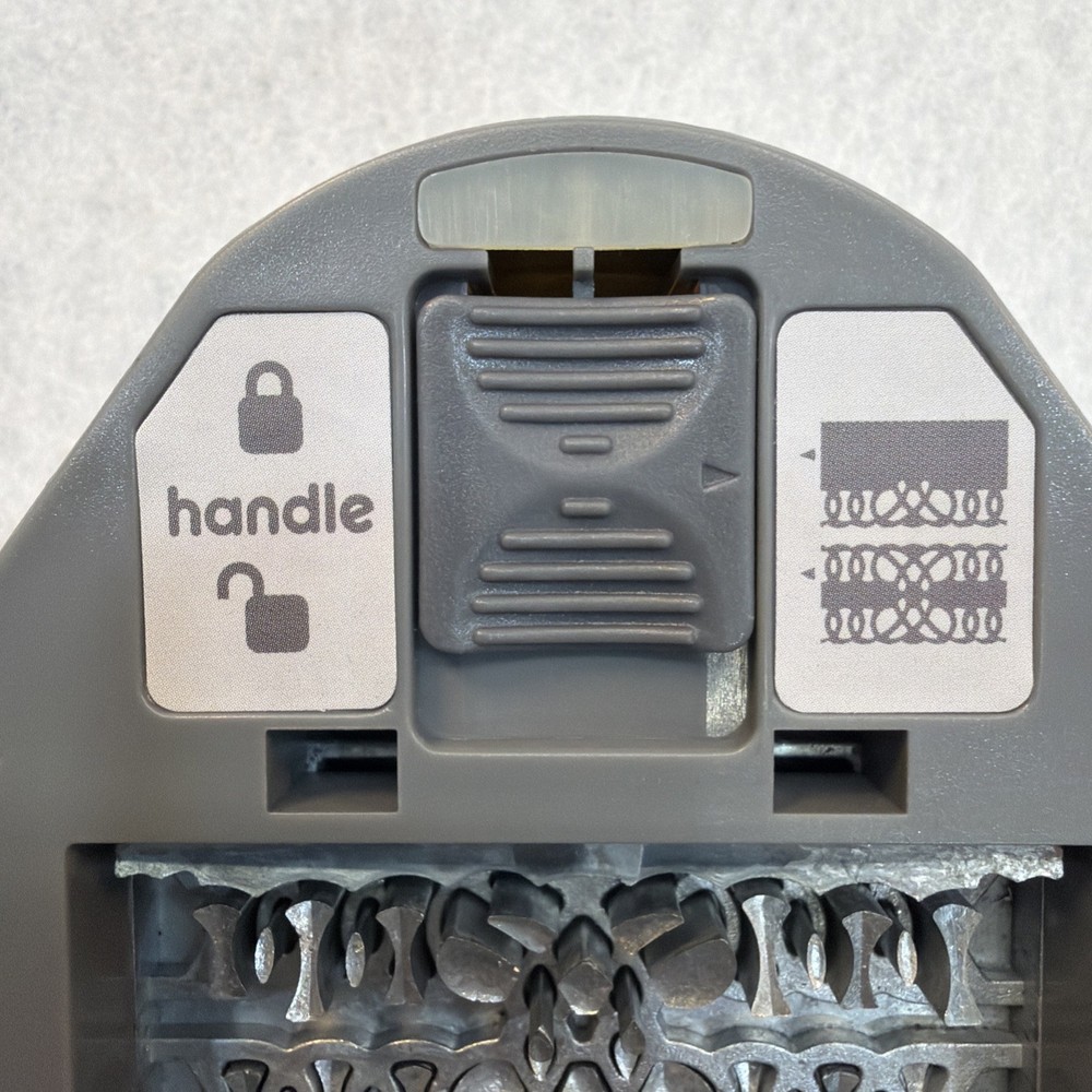 We R Memory Keepers Edge Border Paper Punch LOOP NEW