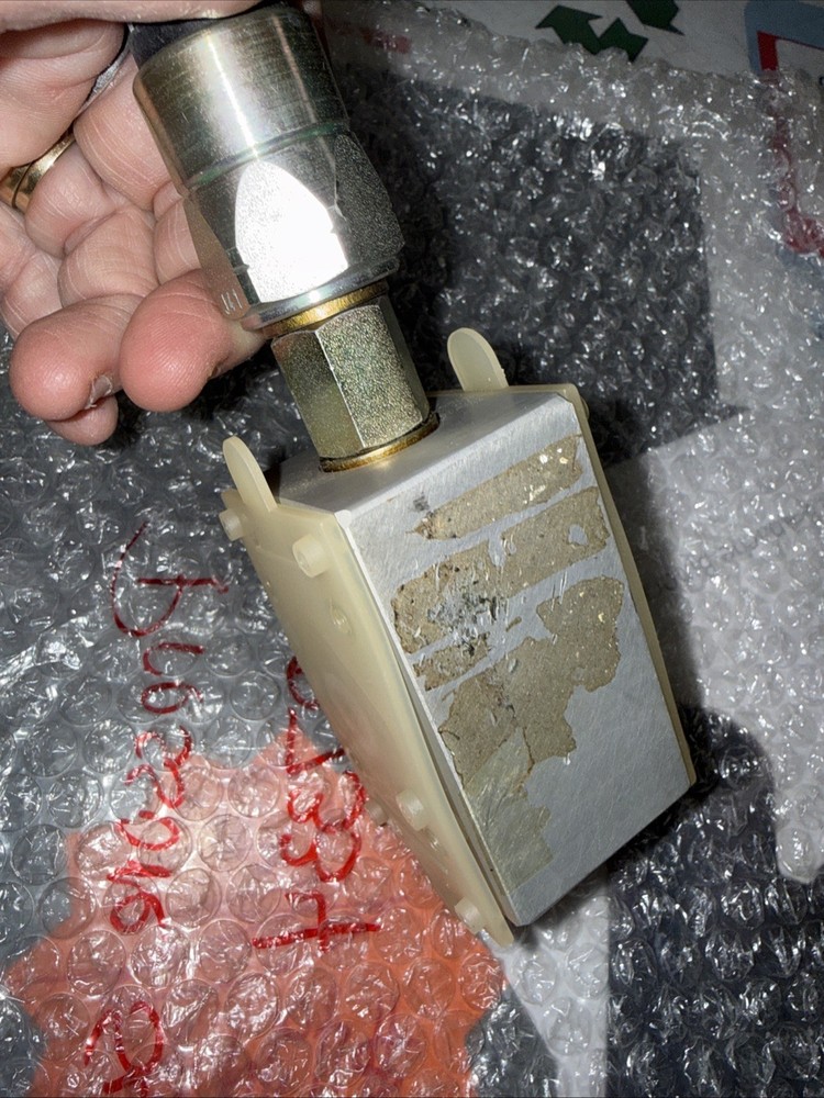 Lewmar pressure switch with manifold B7334