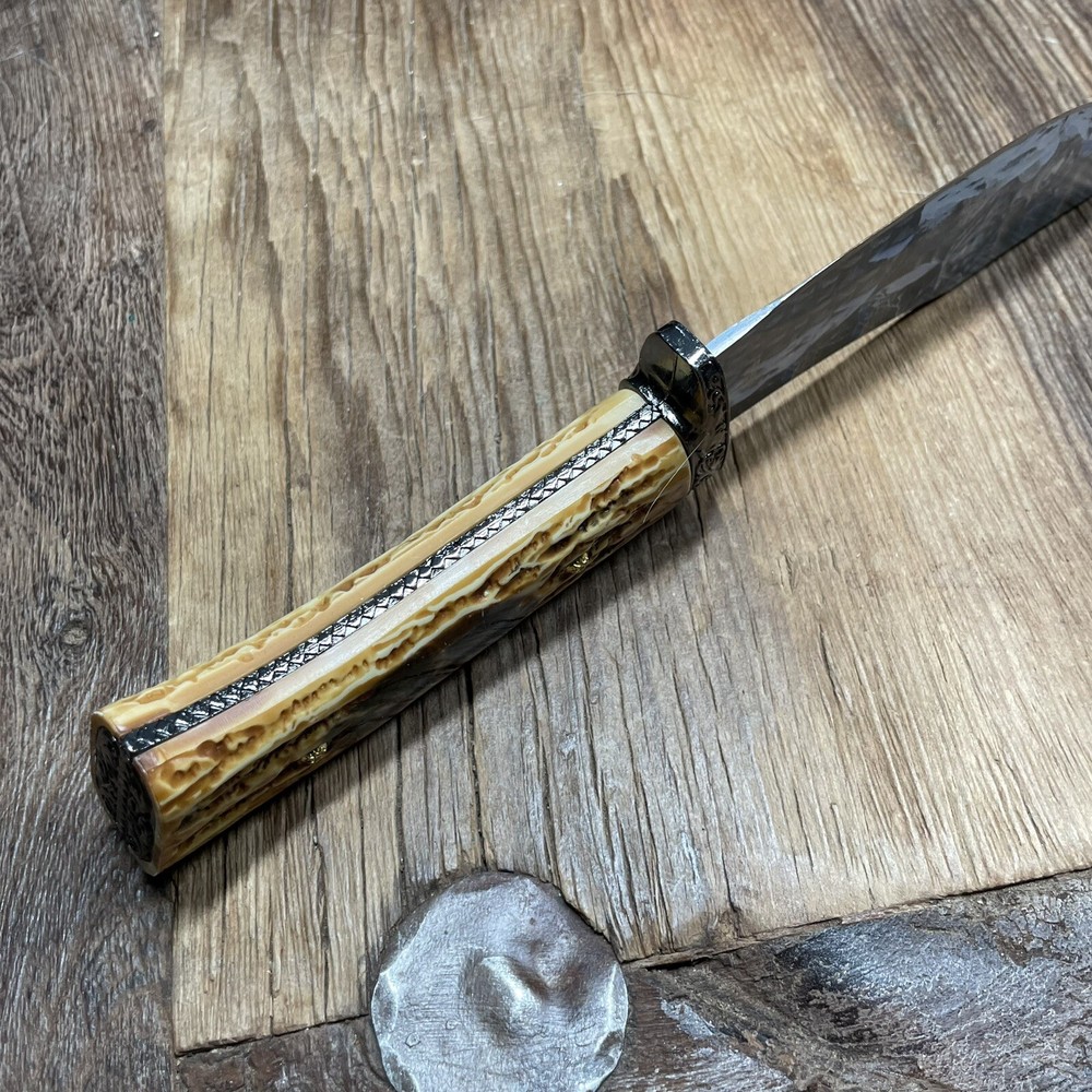 Painted Wolf Knife In Tin Box