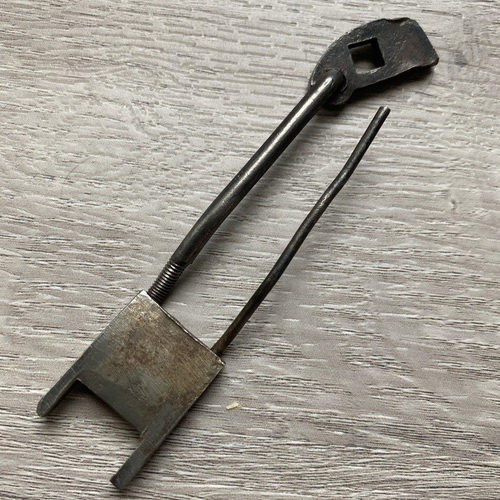 W.H.Davenport Single 12 GA Locking Bolt Assembly No Spring