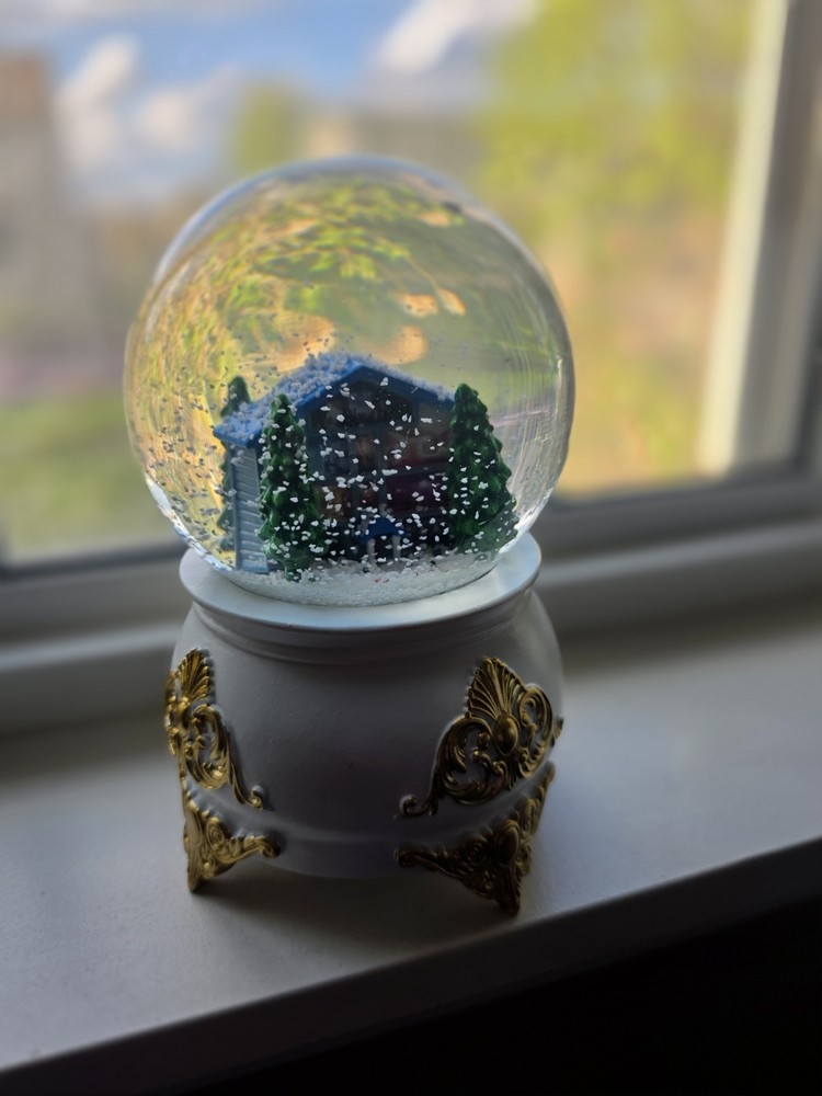 Taylor Swift Lover Snow Globe With Original Box * Authentic *
