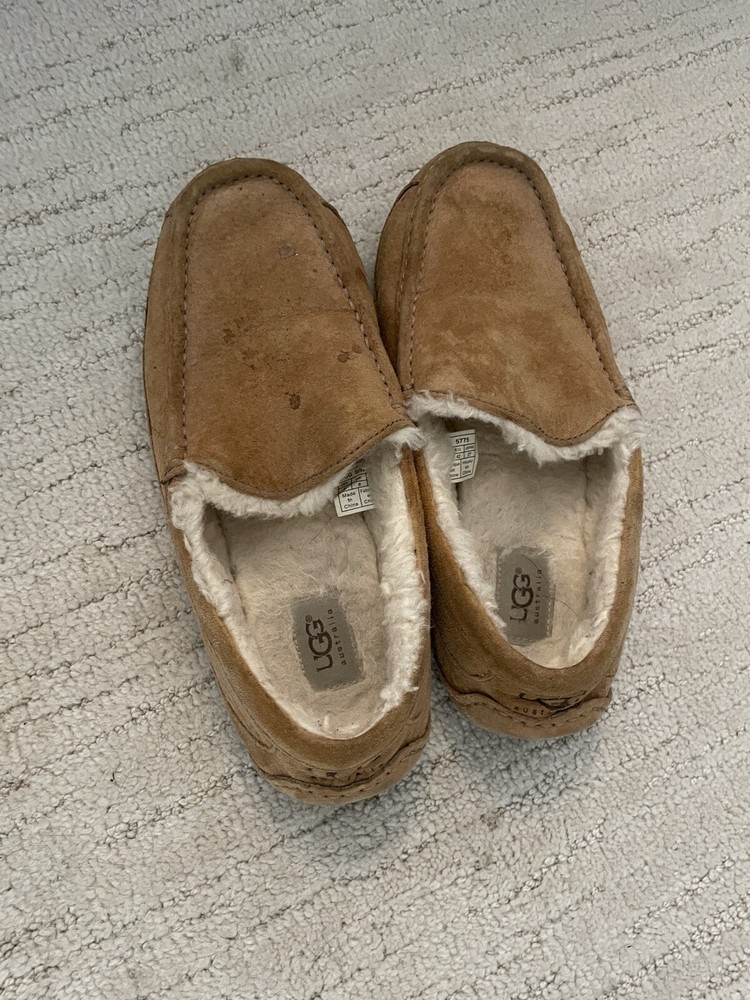 UGG Men's Slippers Size 9