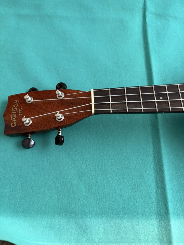 Gretsch G9110 Ukulele with Bag