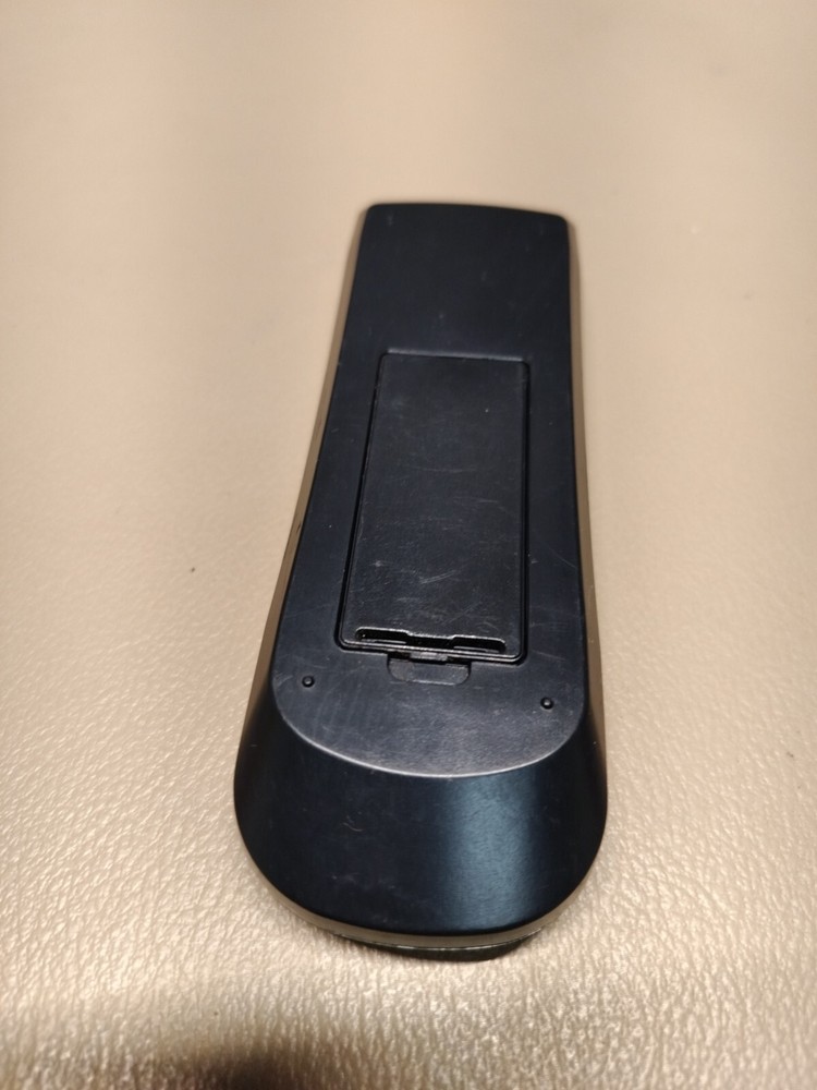 Toshiba SE-R0301 DVD Player/Portable Remote Control Controller