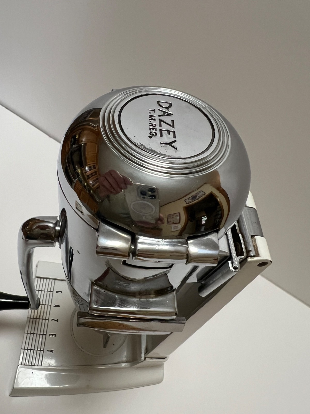 Amazing Chrome. "Dazy" Ice Crusher w/stand rare shaker top & wall Bracket