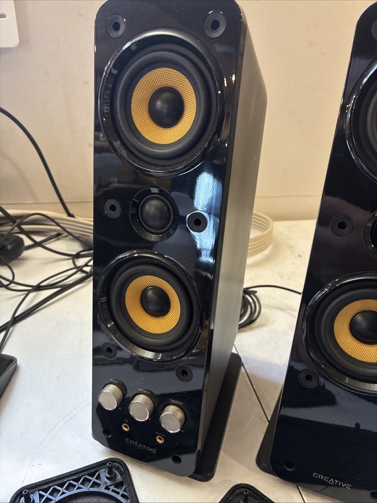 Creative GigaWorks T40 Series II 2.0 Multimedia Speaker System Used Untested!