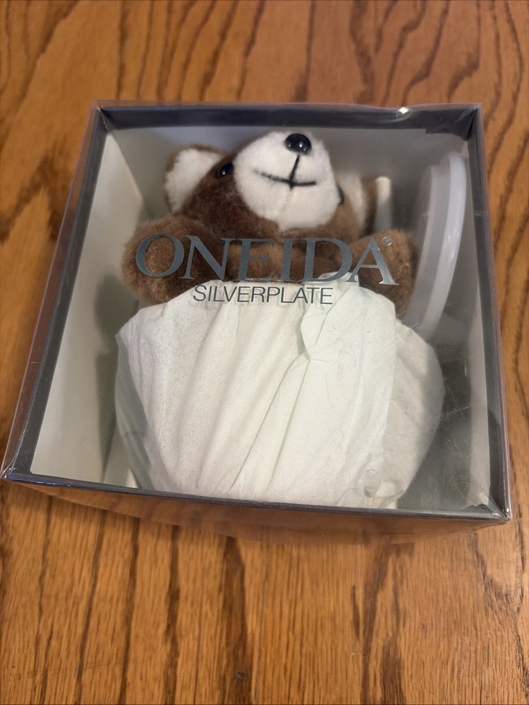 Oneida Silver plate Cuddle up W/ Bear Gb- 9650 Silver plate Sippy Cup
